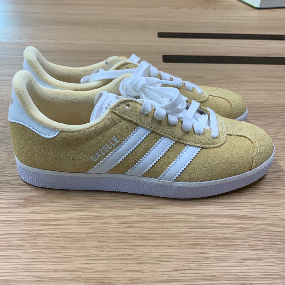 Adidas womens gazelle size 6 pale yellow